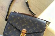 Louis Vuitton Pochette Metis
