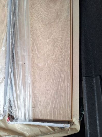 Laminate flooring oak