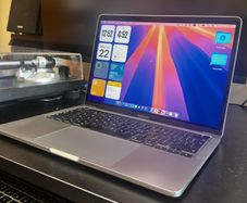 Macbook Pro 13" with Touch Bar
