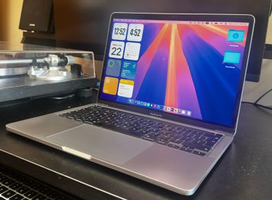 Macbook Pro 13" with Touch Bar