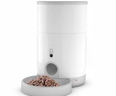 Dog/cat food feeder with camera