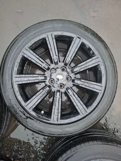 21" Genuine Range Rover Alloys with tyres