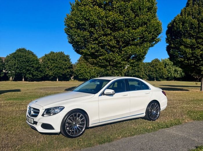Mercedes-Benz C-Class 2016 (only 98,038KM)