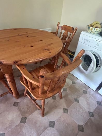 Table & Chairs
