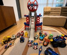 Paw Partrol dream collection with tower and 16 cars