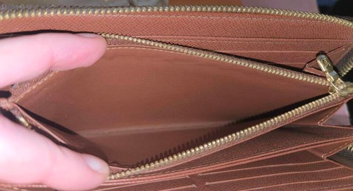 Genuine Louis Vuitton Zippy Wallet