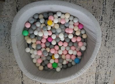 Kids ball pit