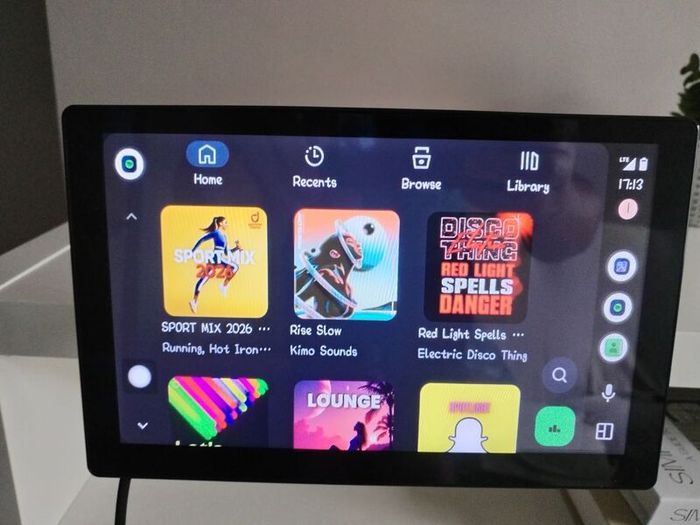 Wireless carplay touchscreen