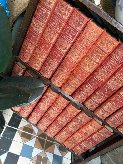 Antique Fitted Oak Bookcase & Books