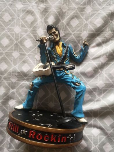 Various Elvis Memorabilia Items
