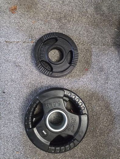 Gym weights with bar and clips