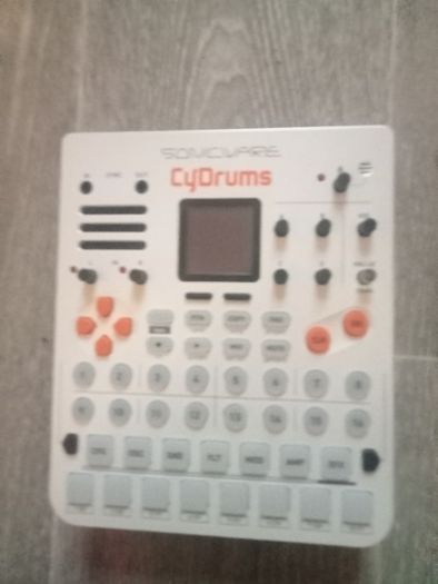 Sonicware Cydrums groovebox