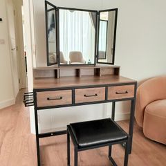 Vanity table