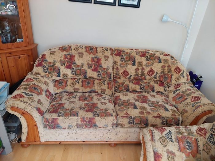 Matching 2 and 3 seater very comfortable