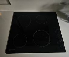 Indesit RI860C 4 Zone Ceramic Hob 58cm
