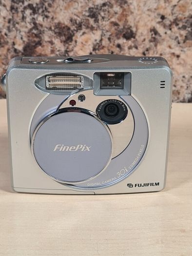 FUJIFILM FINEPIX 30i digital camera 3MP mega pixels Vintage Rare