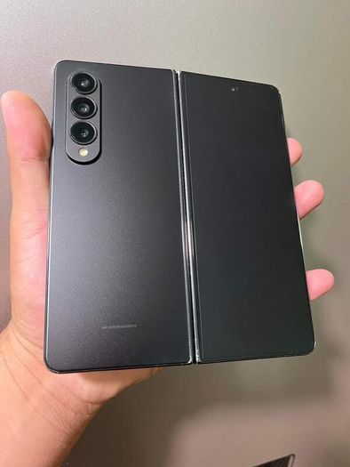 Samsung Galaxy Z Fold 4 - 256GB/ 12GB - Dual Sim Unlocked Phantom Black.