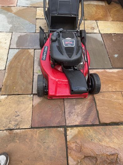 Petrol lawnmower brigs and Stratton