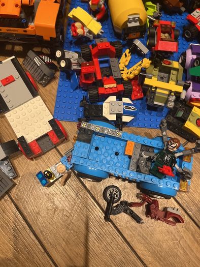 Large box of Varies sets Lego & figures