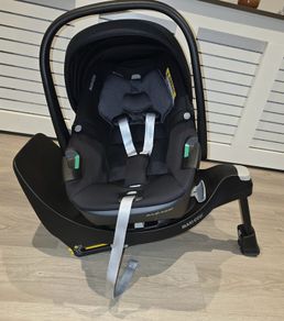 Maxi cosi Pebble 360 with Isofix Spotless