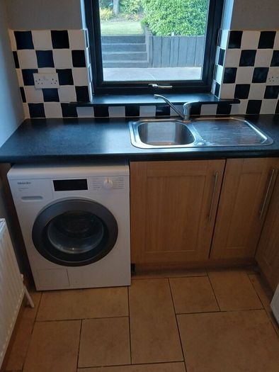 7 Kitchen / Utility room cabinets, &Counter &Sink