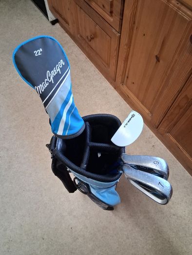 Golf clubs. Junior Set Of Left Handed MacGregor Golf Clubs For 9 To 12 Year Old. Collect In Dublin Or Receive Via Post.
