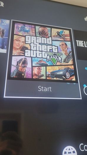 Playstation 4 - 2 controllers + games