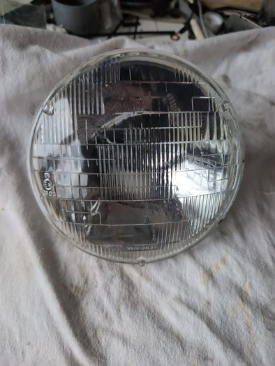 Wagner 7" sealed beam 12 volt headlamp