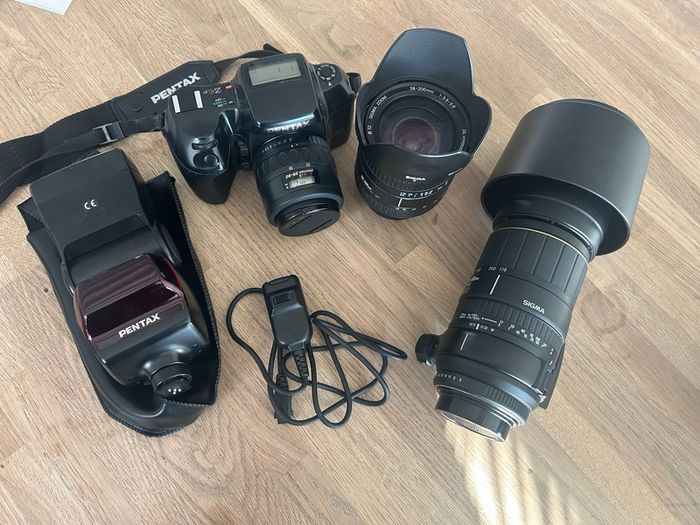 Pentax Z-1p. Autofocus 35mm SLR with lenses, Pentax AF500FTZ flash and accessories