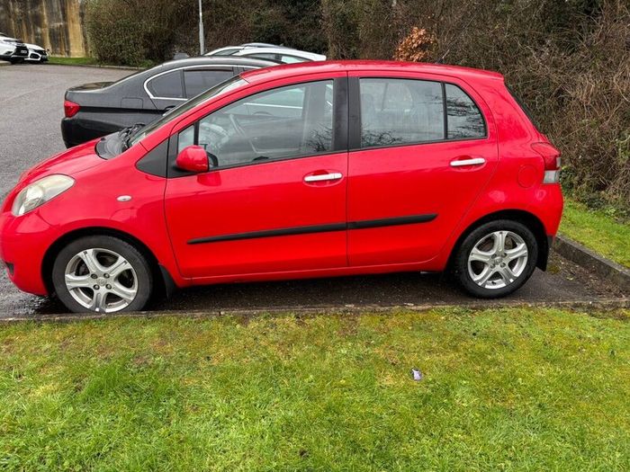 Toyota Yaris 2010 - Red