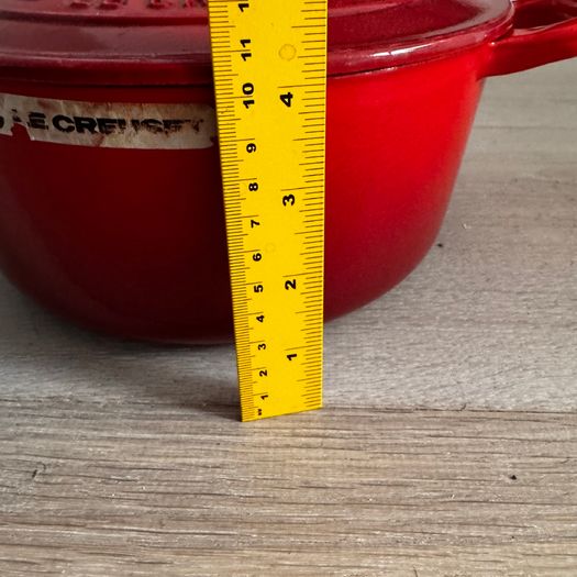 Le Creuset pot 22cm
