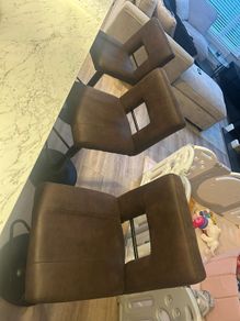 table and chairs