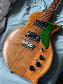 Quarter tone electric guitar