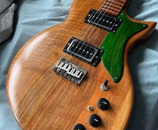 Quarter tone electric guitar