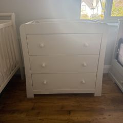 baby cot