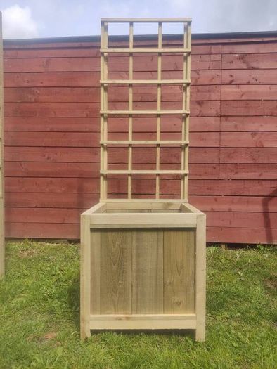 Planter with Trellis