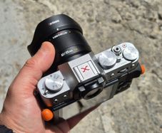 Fujifilm X-T10 Silver + 25mm F1.8 lens + Full Charging Kit