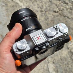 Fujifilm X-T10 Silver + 25mm F1.8 lens + Full Charging Kit