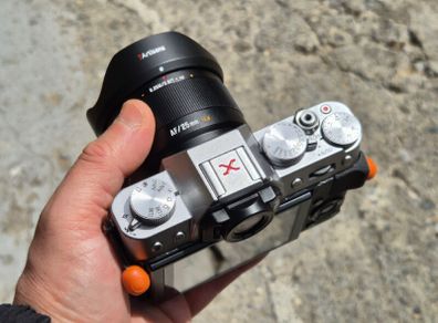 Fujifilm X-T10 Silver + 25mm F1.8 lens