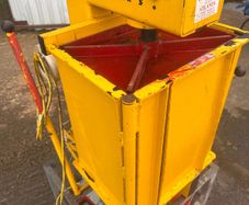 FHP Holzer Frihopress M36 Hydraulic Cardboard Baler / Waste Compactor