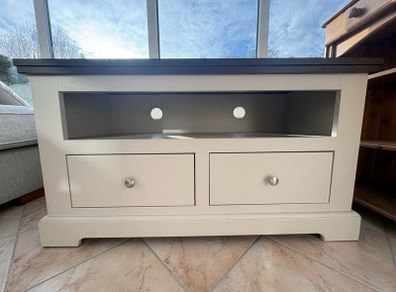 Modern TV Unit
