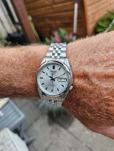 Watch Seiko 5 Automatic.