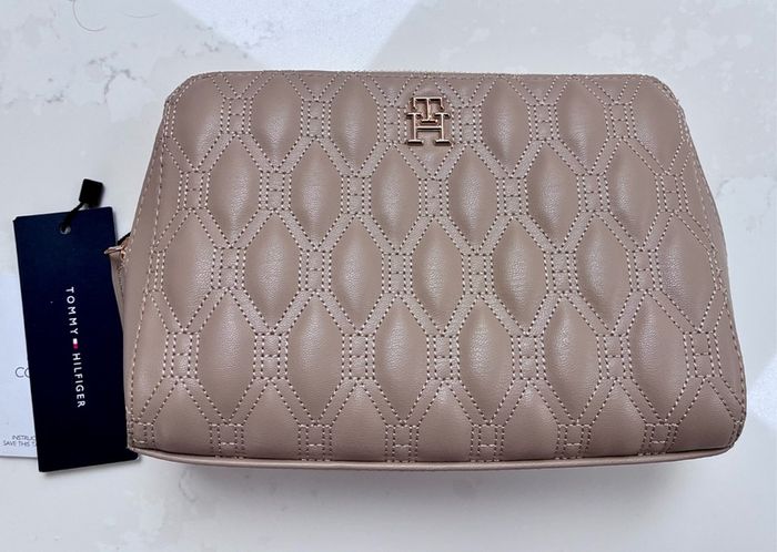 Tommy Hilfiger make up bag