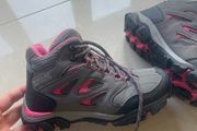 girls hiking boots
