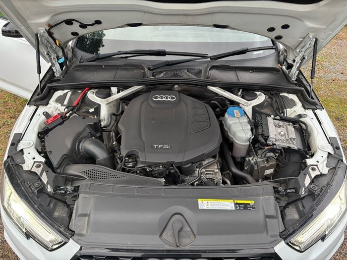 2019 Audi A4 Quattro (LOW KMS)