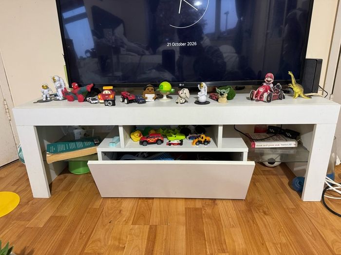 Tv stand