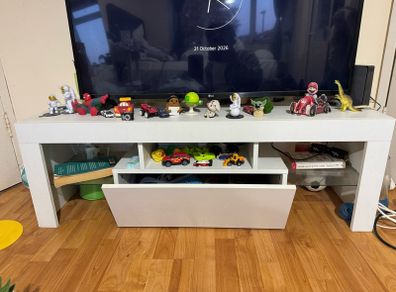Tv stand