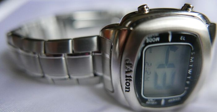 D'Alton Digital Wristwatch - Metal Bracelet and Water Resistance - fresh battery