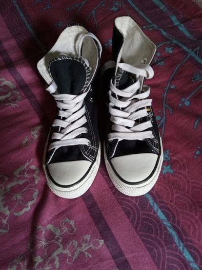 Snoopy and woodstock yoga high tops - size 37
