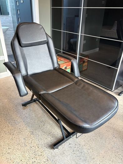 3-section salon facial bed and massage tattoo chair